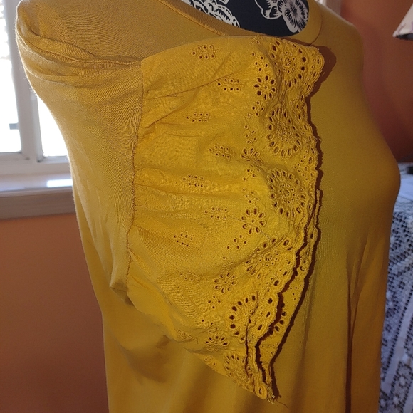 Yellow lace bell sleeve Lily White top medium - Picture 3 of 6